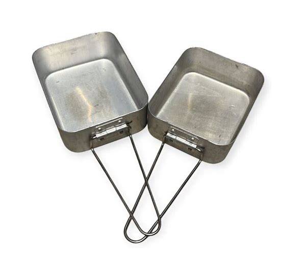 British Issue Mess Tins- Set of Two- grade 1 British Issue Mess Tins- Set of Two- grade 1
